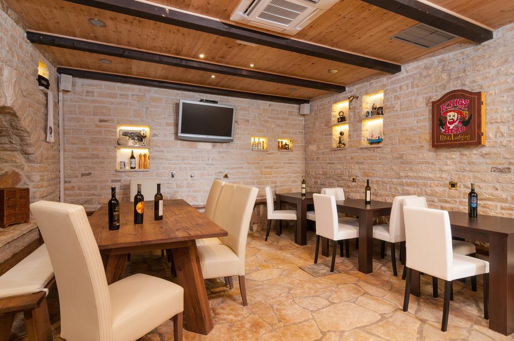 אומיס Apartments Larsen מראה חיצוני תמונה