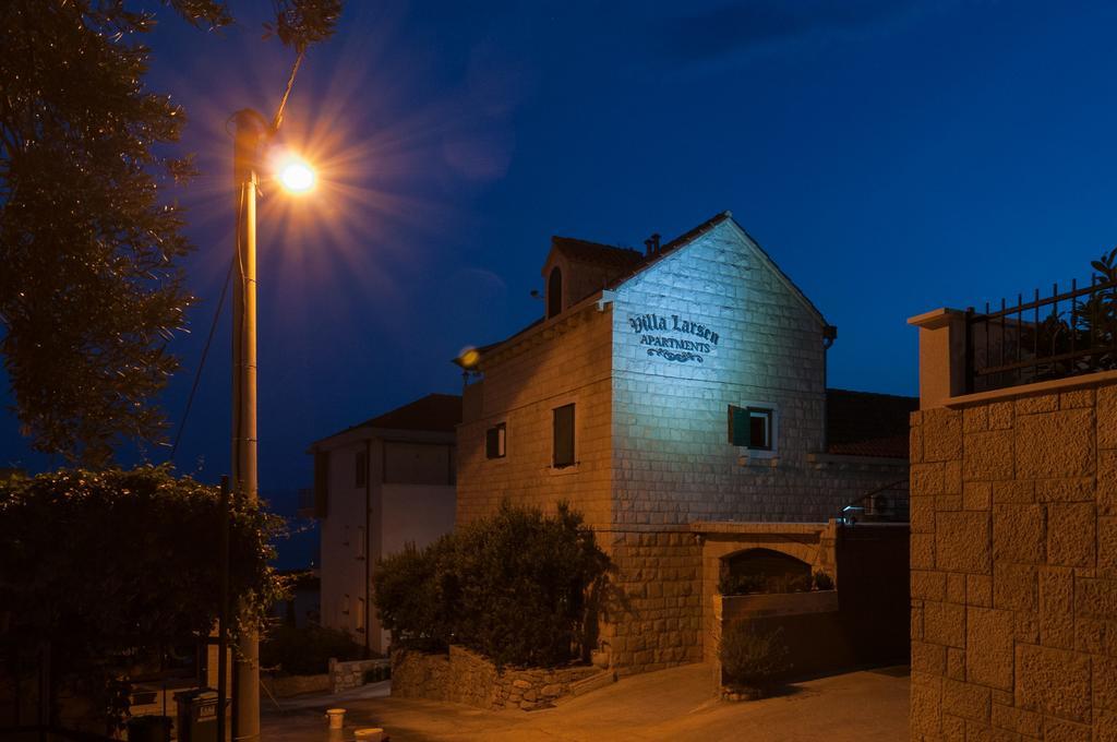 אומיס Apartments Larsen מראה חיצוני תמונה