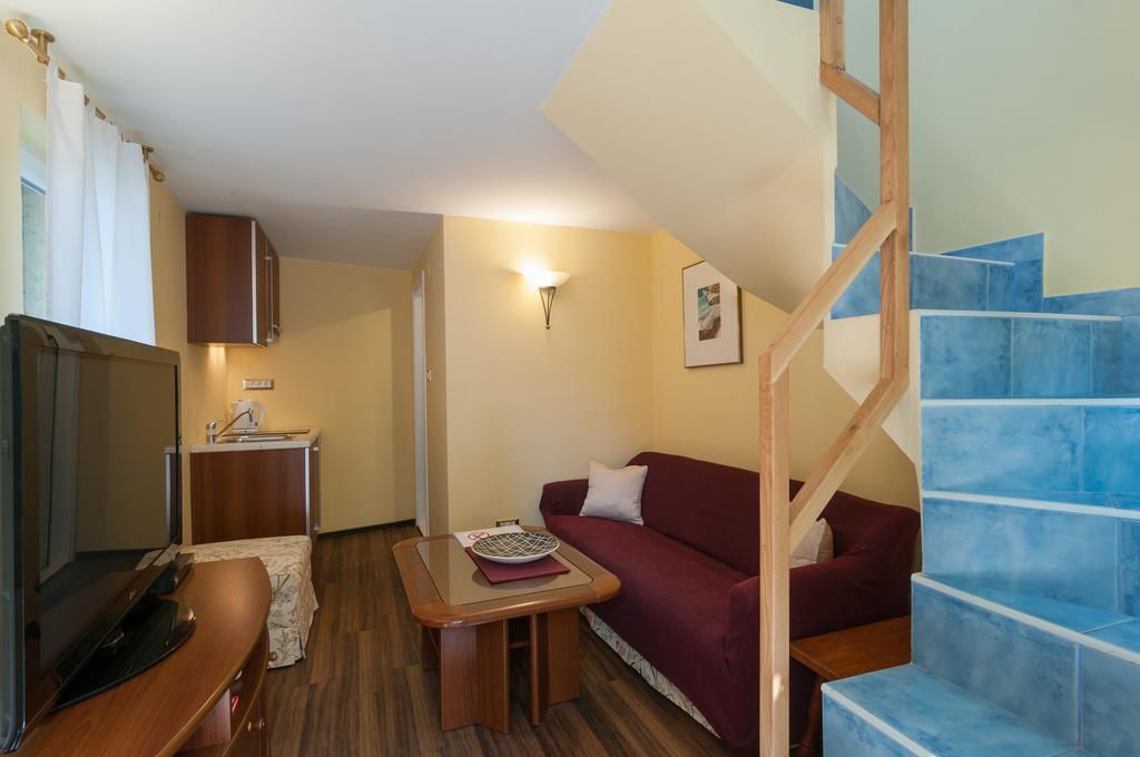 אומיס Apartments Larsen מראה חיצוני תמונה