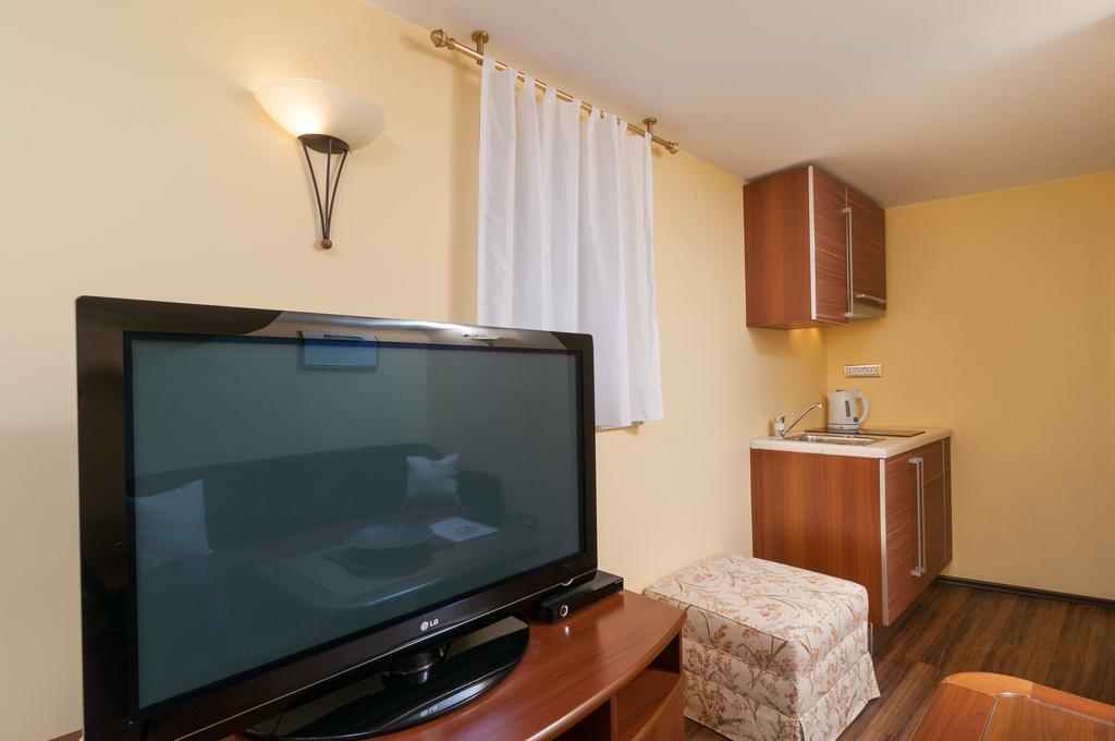 אומיס Apartments Larsen מראה חיצוני תמונה