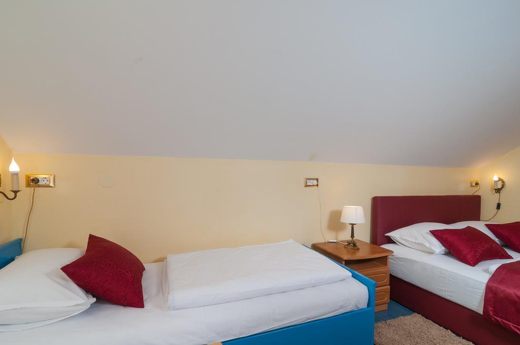 אומיס Apartments Larsen מראה חיצוני תמונה