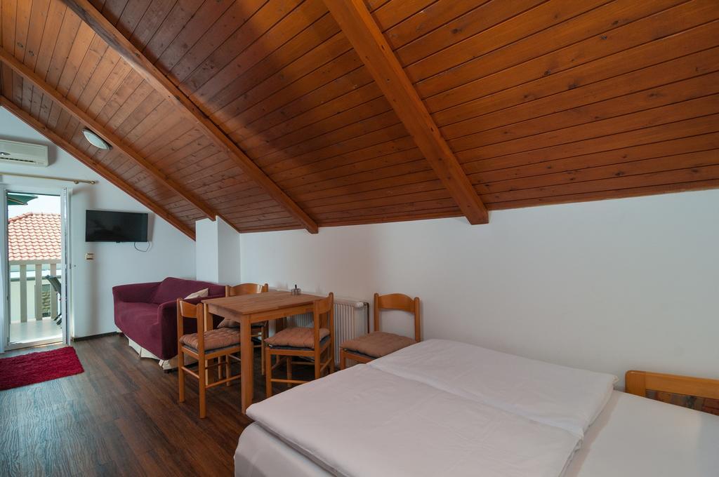אומיס Apartments Larsen מראה חיצוני תמונה
