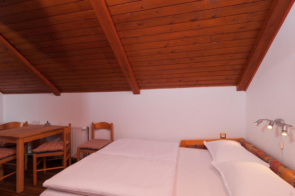 אומיס Apartments Larsen מראה חיצוני תמונה