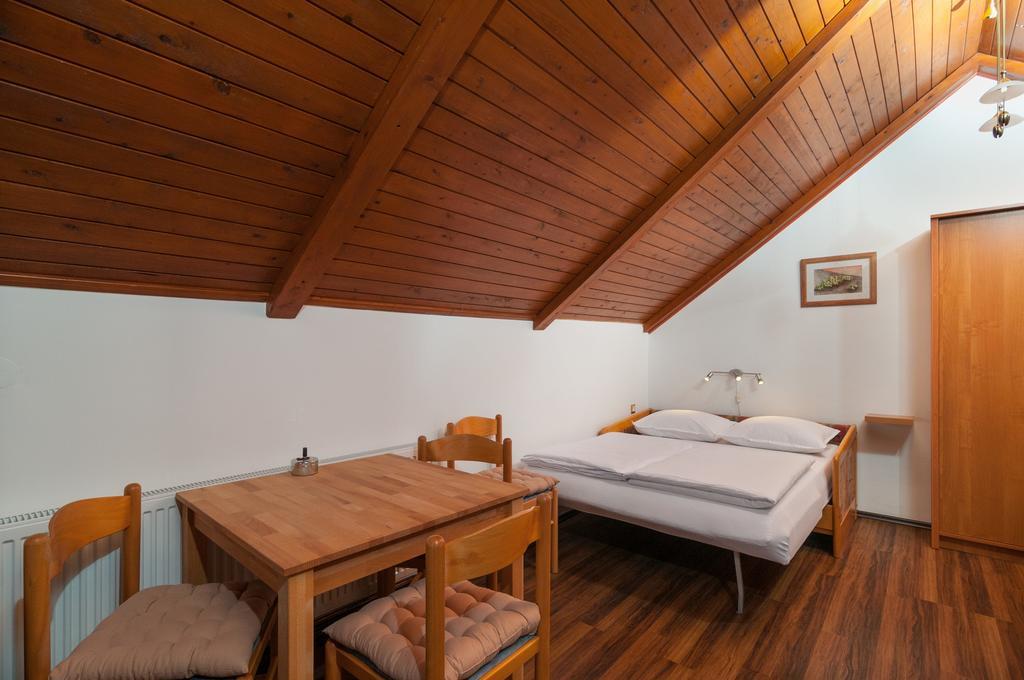 אומיס Apartments Larsen מראה חיצוני תמונה