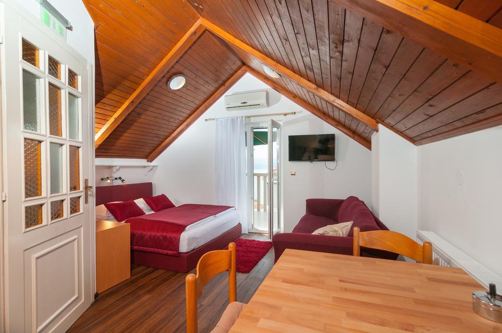 אומיס Apartments Larsen מראה חיצוני תמונה