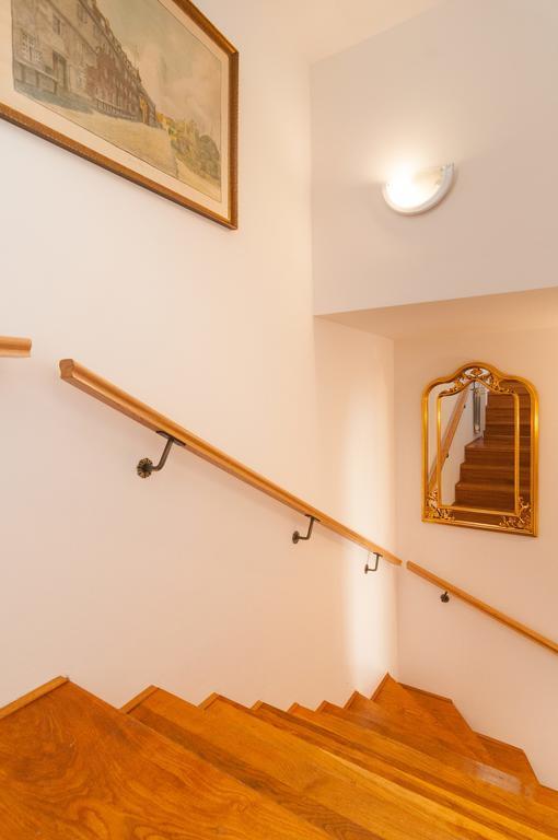 אומיס Apartments Larsen מראה חיצוני תמונה