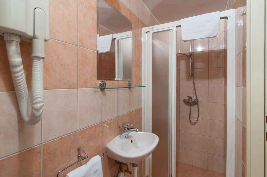 אומיס Apartments Larsen מראה חיצוני תמונה