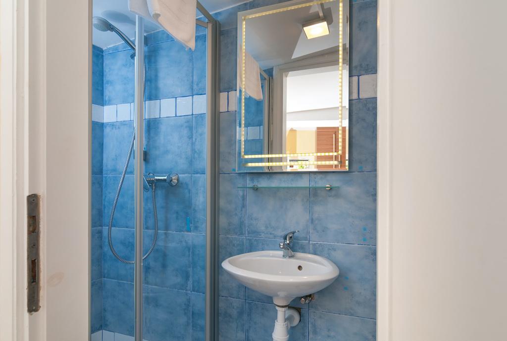 אומיס Apartments Larsen מראה חיצוני תמונה