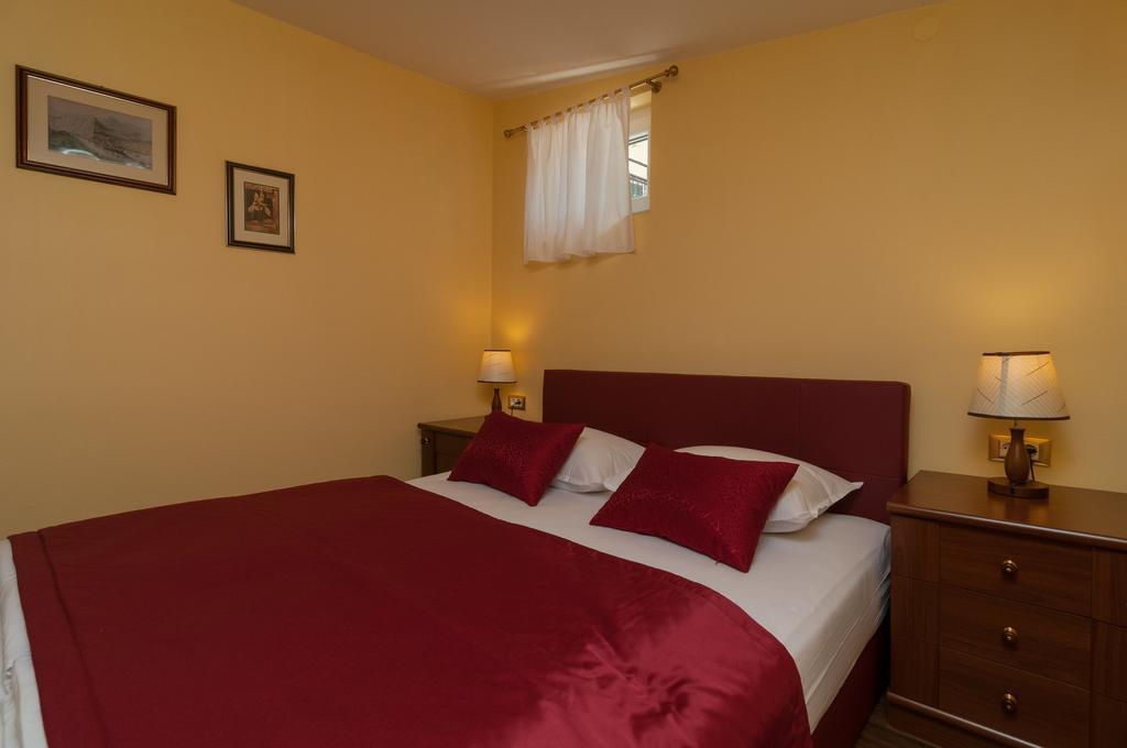 אומיס Apartments Larsen מראה חיצוני תמונה