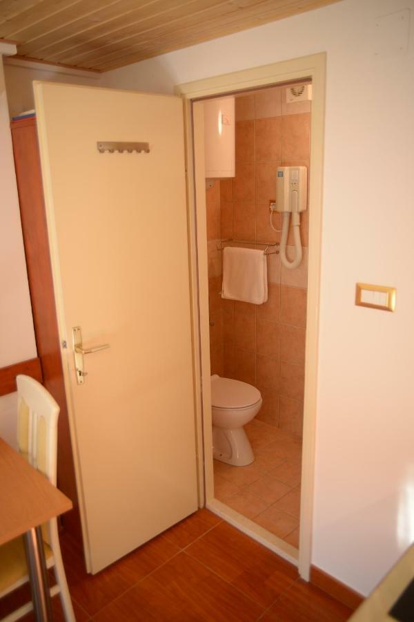 אומיס Apartments Larsen מראה חיצוני תמונה