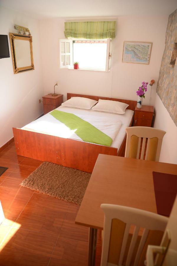 אומיס Apartments Larsen מראה חיצוני תמונה